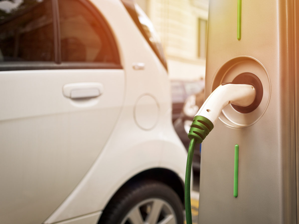 Vous voulez savoir si la batterie et la borne de recharge de votre véhicule électrique sont couvertes? Voici quelques questions et réponses au sujet de l’assurance d’un véhicule électrique commercial.